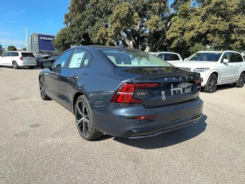 2024 Volvo S60 B5 Core Dark Theme