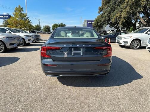 2024 Volvo S60 B5 Core Dark Theme