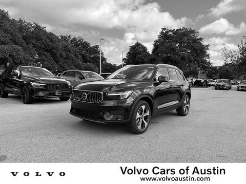 2025 Volvo XC40 B5 Core Bright Theme