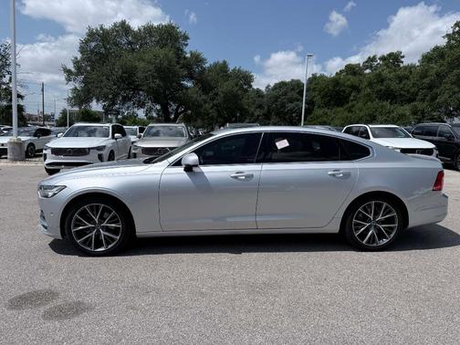 Bright Silver 2018 Volvo S90 T5 Momentum