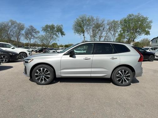 2025 Volvo XC60 B5 Core