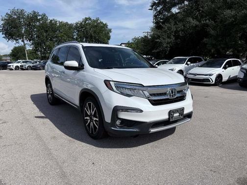 Platinum White Pearl 2022 Honda Pilot Touring 7-Passenger
