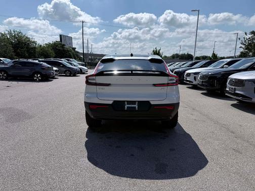 Crystal White 2023 Volvo C40 Recharge Pure Electric Twin Plus