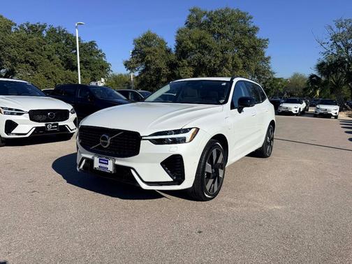 2024 Volvo XC60 Recharge Plug-In Hybrid T8 Plus Dark Theme
