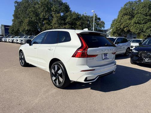 2024 Volvo XC60 Recharge Plug-In Hybrid T8 Plus Dark Theme