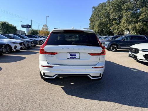 2024 Volvo XC60 Recharge Plug-In Hybrid T8 Plus Dark Theme