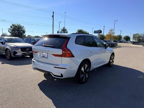 2024 Volvo XC60 Recharge Plug-In Hybrid T8 Plus Dark Theme