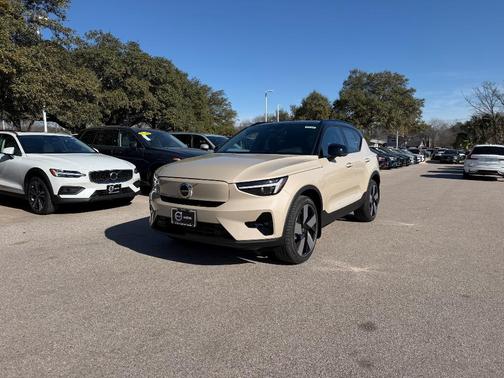 2026 Volvo EX40 Twin Motor Plus