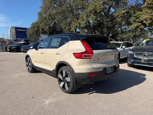 2026 Volvo EX40 Twin Motor Plus