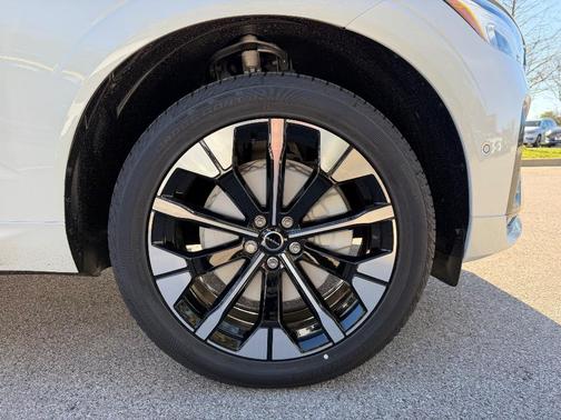Crystal White 2026 Volvo XC60 B5 Plus