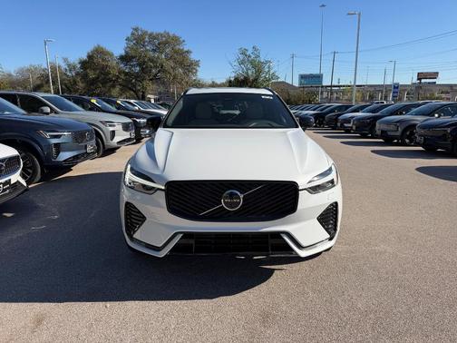 Crystal White 2026 Volvo XC60 B5 Plus