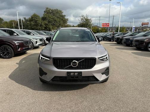 2026 Volvo XC40 B5 Core
