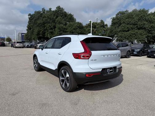 Cloud 9 White 2026 Volvo XC40 B5 Plus