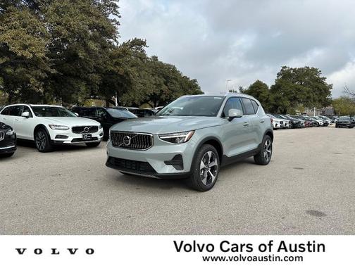 2025 Volvo XC40 B5 Core Bright Theme