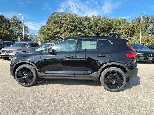 2026 Volvo XC40 B5 Ultra Black Edition