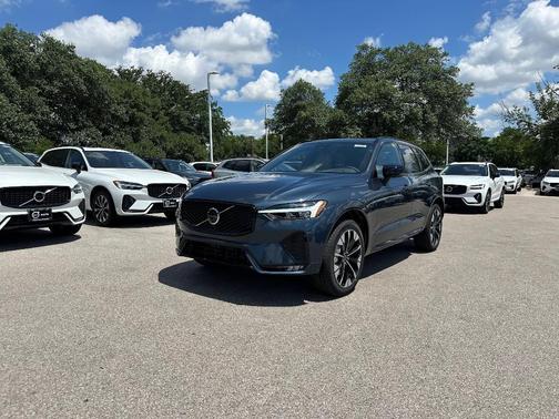 2026 Volvo XC60 B5 PLUS