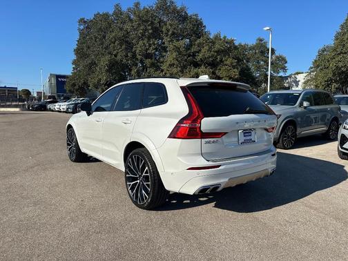2021 Volvo XC60 Recharge Plug-In Hybrid T8 R-Design