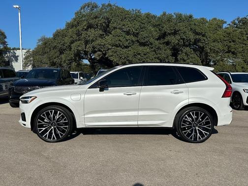 2021 Volvo XC60 Recharge Plug-In Hybrid T8 R-Design