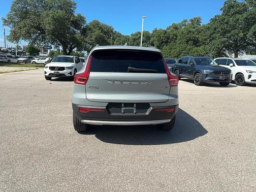 2024 Volvo XC40 B5 Plus Bright Theme