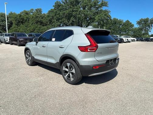 2024 Volvo XC40 B5 Plus Bright Theme