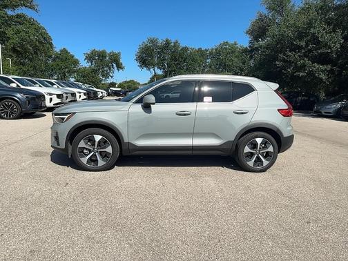 2024 Volvo XC40 B5 Plus Bright Theme