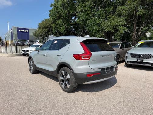 Metallic 2025 Volvo XC40 B5 Plus Bright Theme