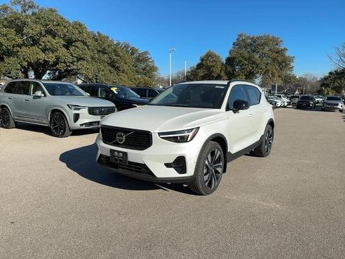 2026 Volvo XC40 B5 Ultra