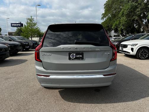 2025 Volvo XC90 Plug-In Hybrid T8 Core 7-Seater
