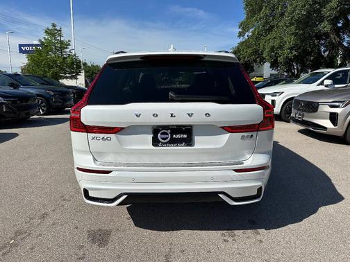2025 Volvo XC60 B5 Plus