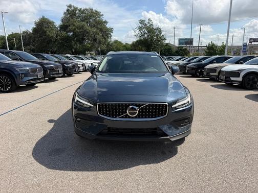 Denim Blue 2026 Volvo V60 Cross Country B5 Plus