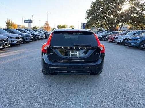 Photo 5 of 21 of 2016 Volvo V60 T5 Premier