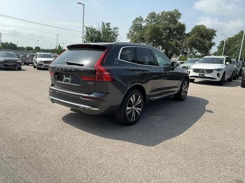 2022 Volvo XC60 B5 Inscription
