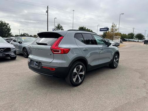 2026 Volvo XC40 B5 Plus