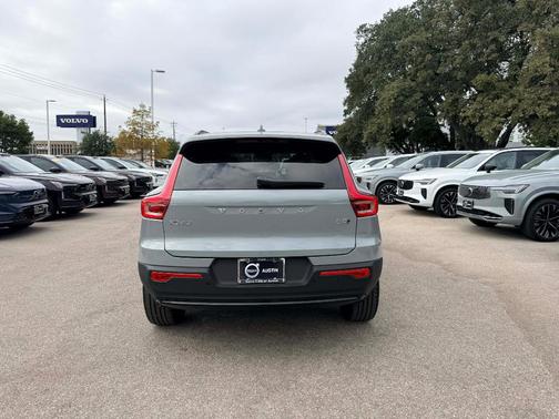 2026 Volvo XC40 B5 Plus