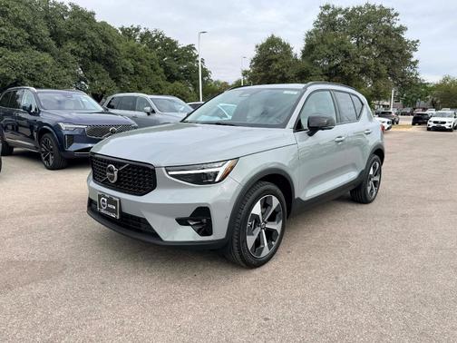 2026 Volvo XC40 B5 Plus