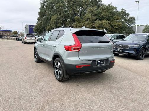 2026 Volvo XC40 B5 Plus