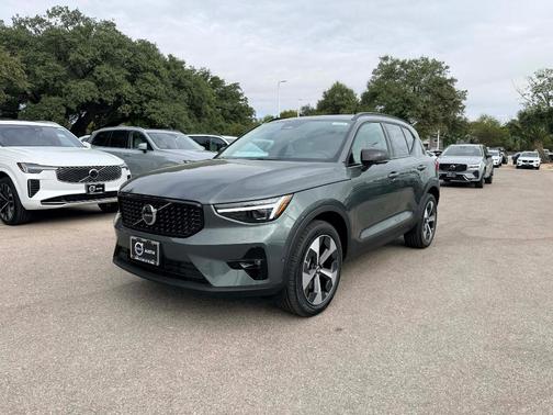 2026 Volvo XC40 B5 Plus