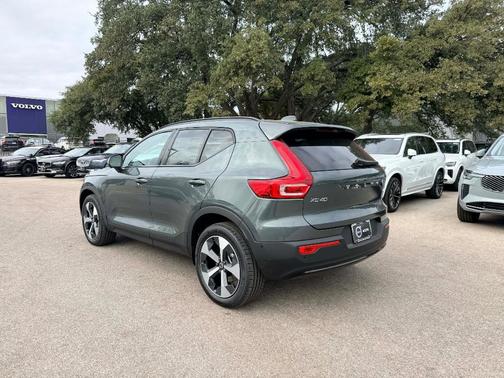 2026 Volvo XC40 B5 Plus
