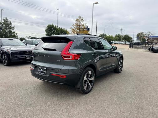 2026 Volvo XC40 B5 Plus