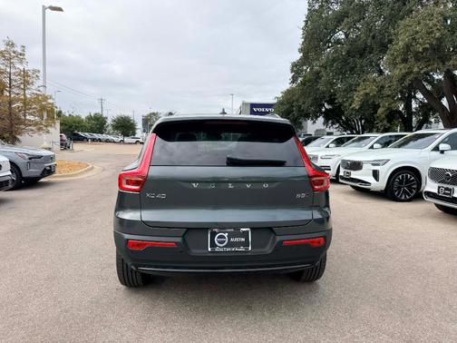 2026 Volvo XC40 B5 Plus