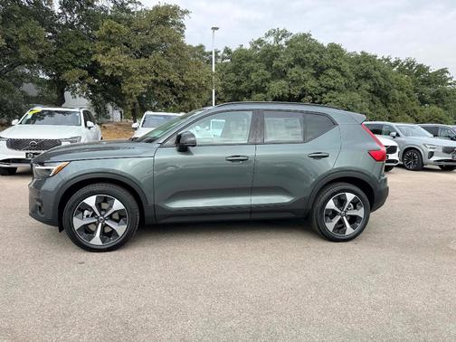 2026 Volvo XC40 B5 Plus