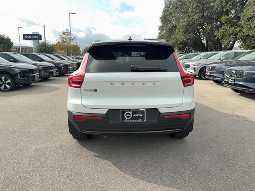 2026 Volvo EX40 Twin Motor Plus