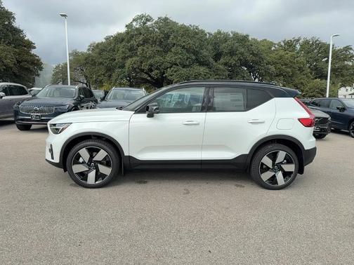 2026 Volvo EX40 Twin Motor Plus