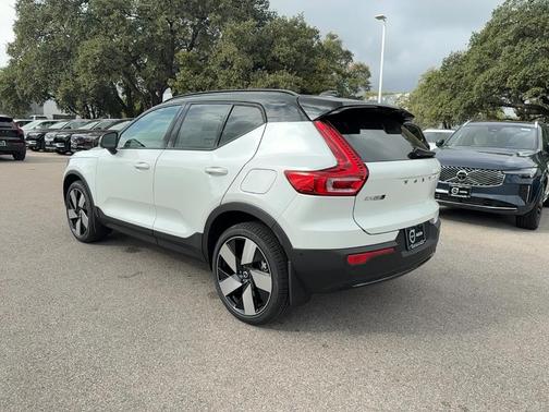 2026 Volvo EX40 Twin Motor Plus