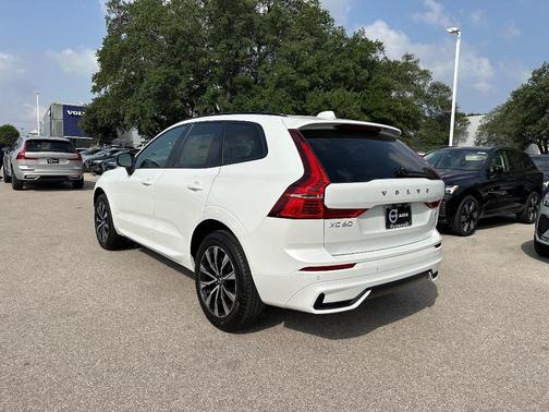 2025 Volvo XC60 B5 Core
