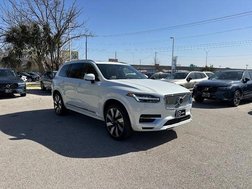 2024 Volvo XC90 Recharge Plug-In Hybrid T8 Plus Bright Theme 7-Seater