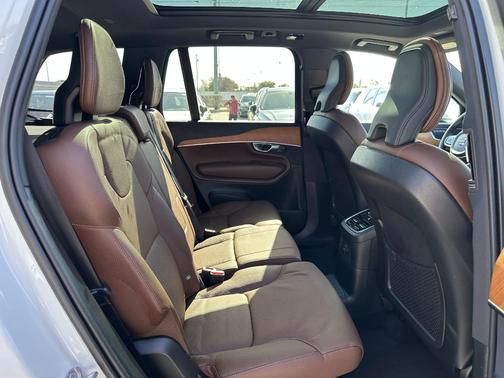 2024 Volvo XC90 Recharge Plug-In Hybrid T8 Plus Bright Theme 7-Seater