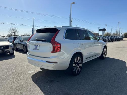 2024 Volvo XC90 Recharge Plug-In Hybrid T8 Plus Bright Theme 7-Seater