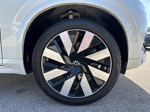 2024 Volvo XC90 Recharge Plug-In Hybrid T8 Plus Bright Theme 7-Seater
