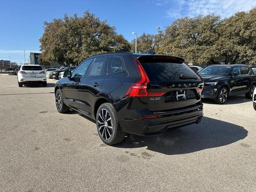 2025 Volvo XC60 B5 Plus